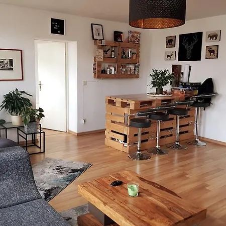 Elegante Altbauwohnung Zentral & Voll Ausgestattet