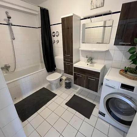 Elegante Altbauwohnung Zentral & Voll Ausgestattet