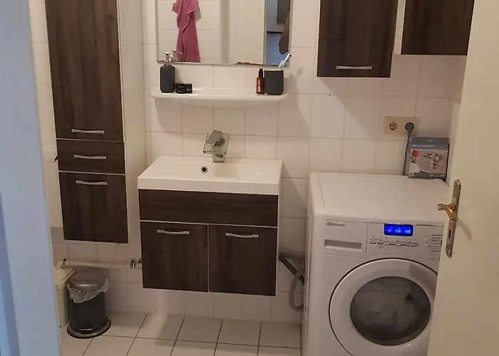 Elegante Altbauwohnung Zentral & Voll Ausgestattet شقة